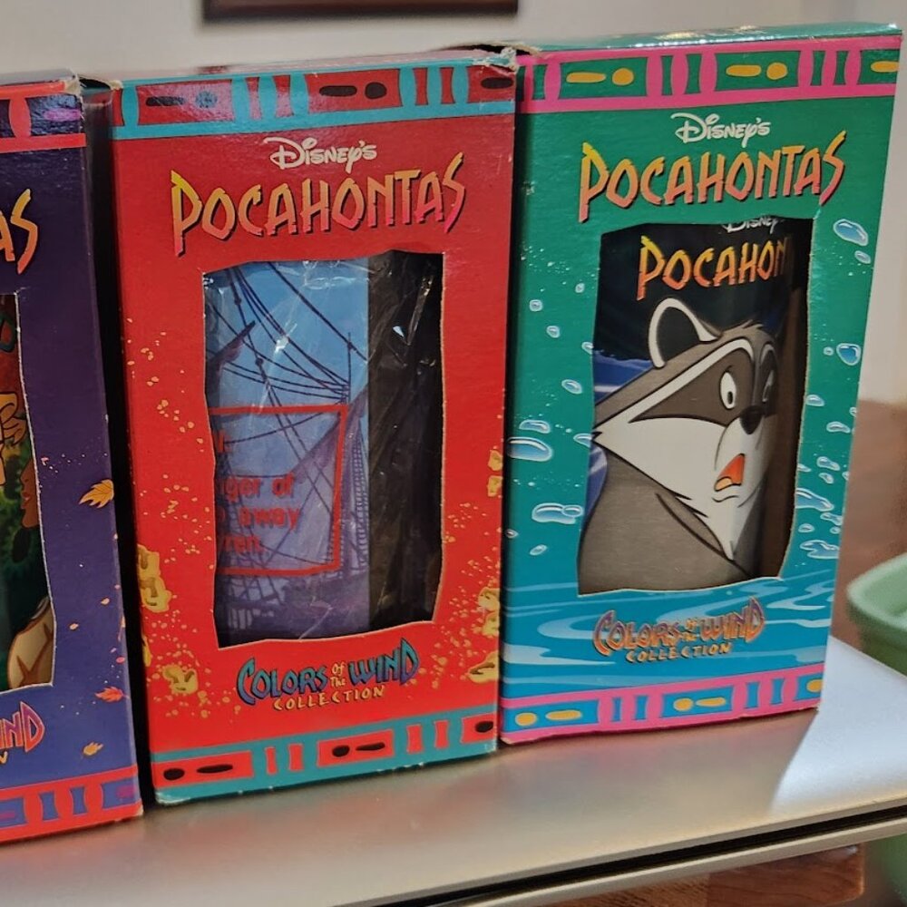 4 Pocahontas glasses in boxes - Picture 2 of 2